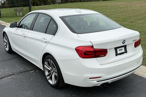 2017 BMW 330 — photo 5