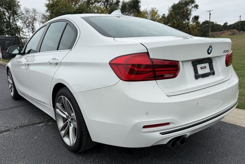 2017 BMW 330 — photo 8