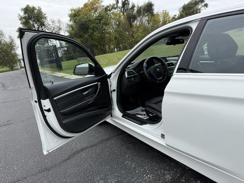 2017 BMW 330 — photo 10