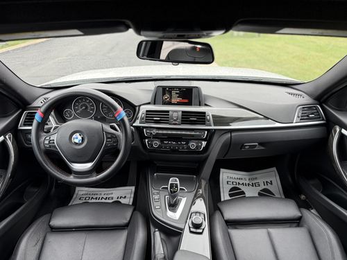 2017 BMW 330 — photo 14
