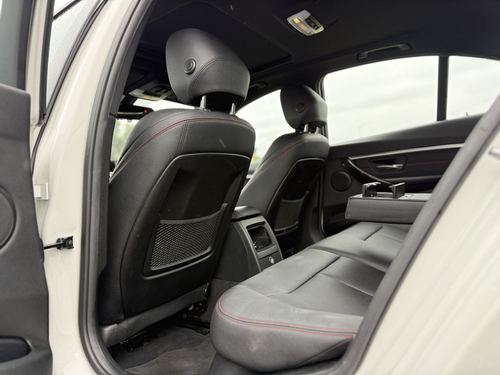 2017 BMW 330 — photo 27