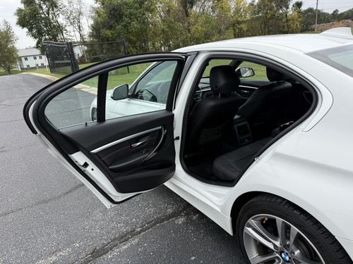 2017 BMW 330 — photo 11