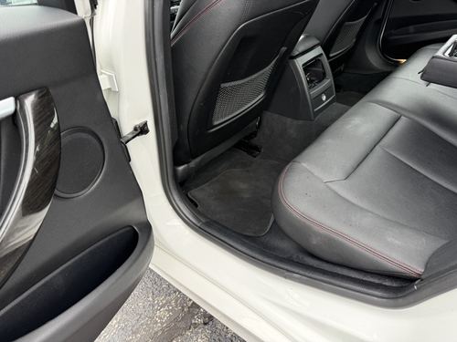 2017 BMW 330 — photo 35