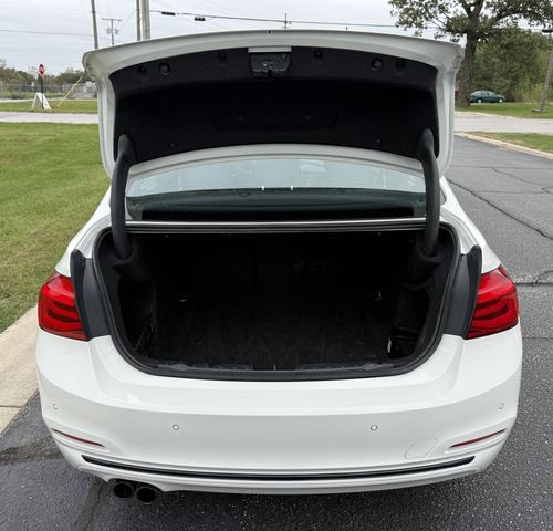 2017 BMW 330 — photo 39