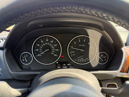 2016 BMW 320i — photo 18