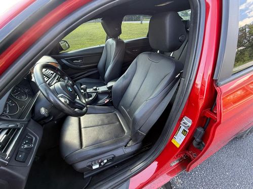 2016 BMW 320i — photo 24