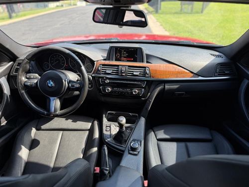2016 BMW 320i — photo 28