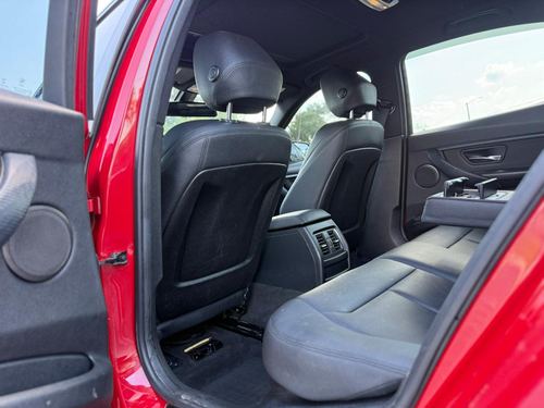 2016 BMW 320i — photo 30