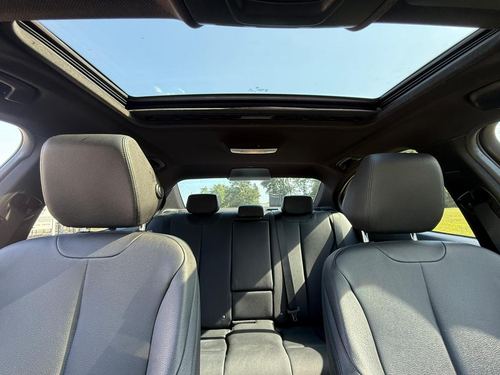 2016 BMW 320i — photo 37