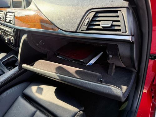 2016 BMW 320i — photo 39