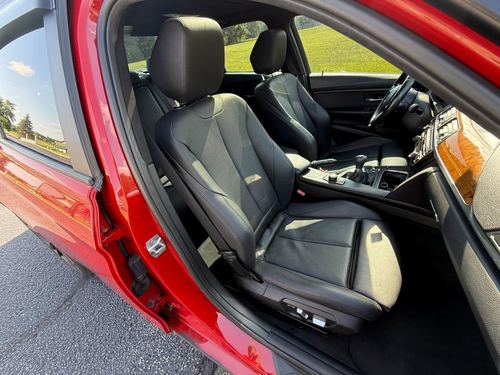 2016 BMW 320i — photo 41
