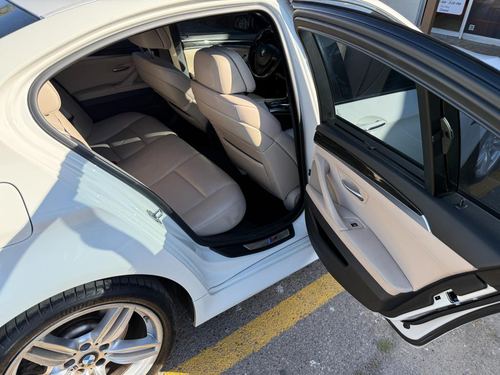 2012 BMW 550 5-Series — photo 27