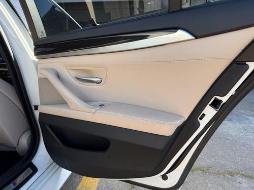 2012 BMW 550 5-Series — photo 28