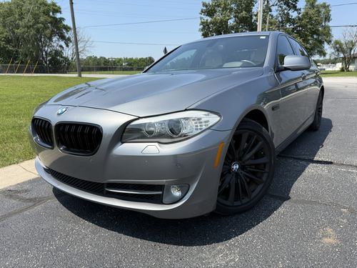 2012 BMW 550i — photo 18