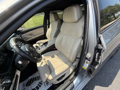 2012 BMW 550i — photo 27