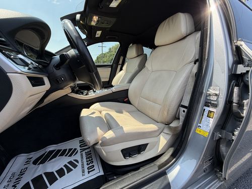 2012 BMW 550i — photo 28