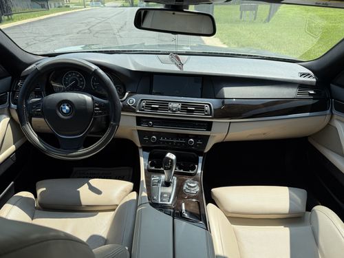 2012 BMW 550i — photo 32