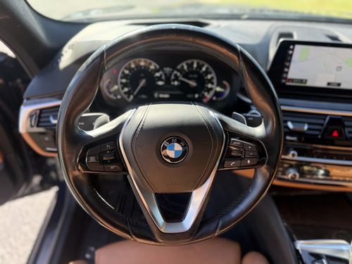 2017 BMW 530 530i — photo 24