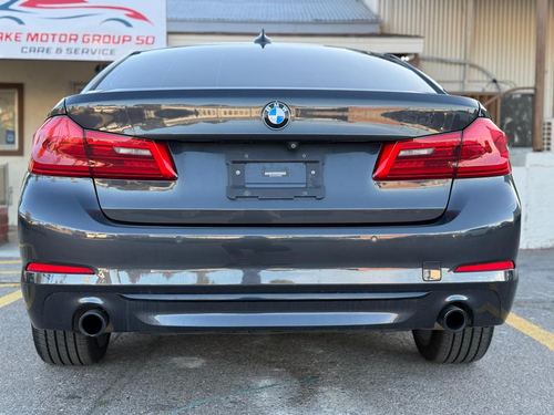 2017 BMW 530i — photo 10
