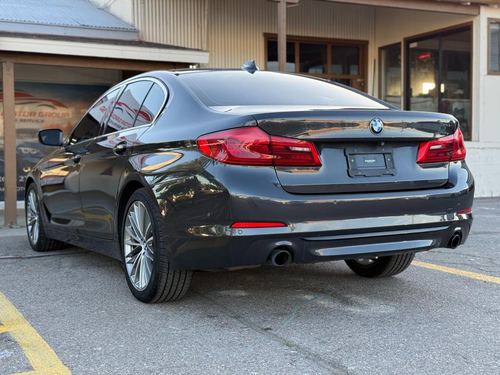 2017 BMW 530i — photo 11