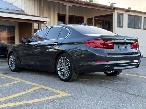 2017 BMW 530i — photo 12