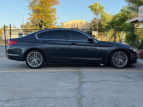 2017 BMW 530i — photo 13