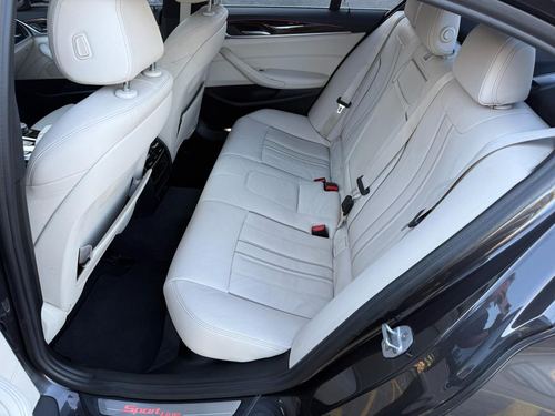 2017 BMW 530i — photo 21