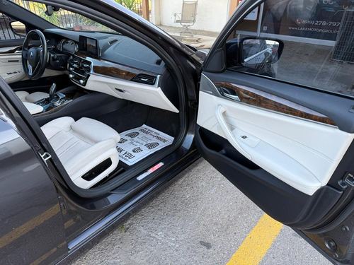 2017 BMW 530i — photo 23