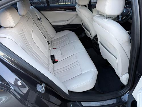 2017 BMW 530i — photo 24