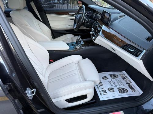 2017 BMW 530i — photo 25