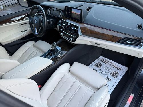 2017 BMW 530i — photo 26