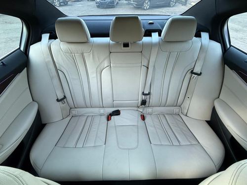 2017 BMW 530i — photo 27