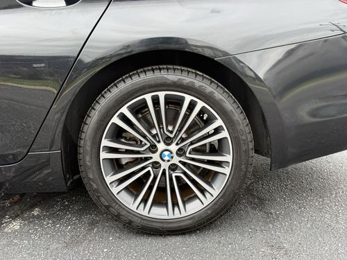 2019 BMW 530 5-Series — photo 9