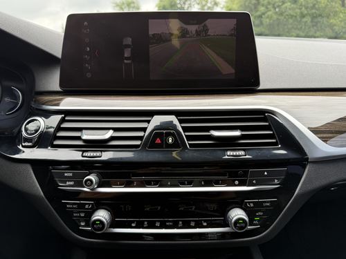 2019 BMW 530 5-Series — photo 23