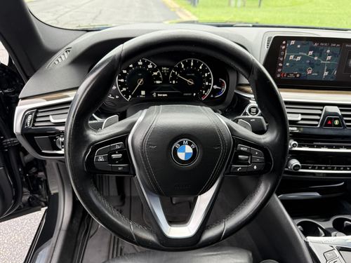 2019 BMW 530 5-Series — photo 24