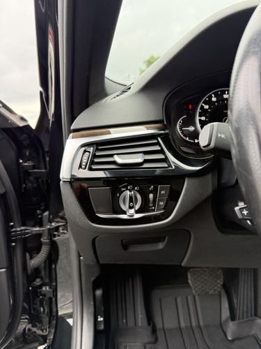 2019 BMW 530 5-Series — photo 25