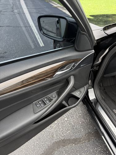 2019 BMW 530 5-Series — photo 30
