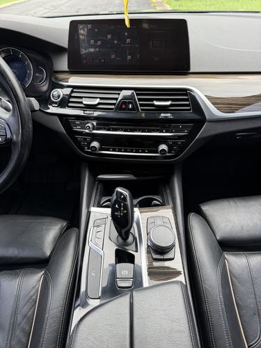 2019 BMW 530 5-Series — photo 33
