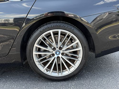 2018 BMW 530E — photo 8