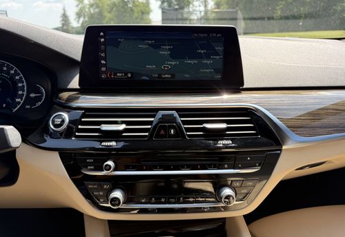 2018 BMW 530E — photo 23