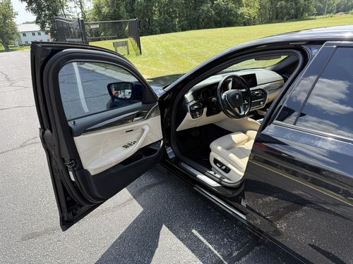 2018 BMW 530E — photo 28
