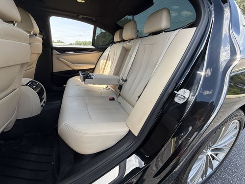 2018 BMW 530E — photo 38