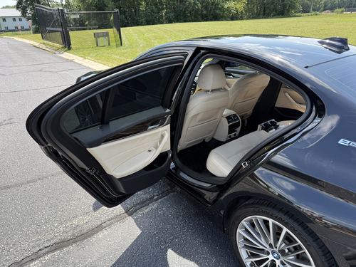 2018 BMW 530E — photo 39