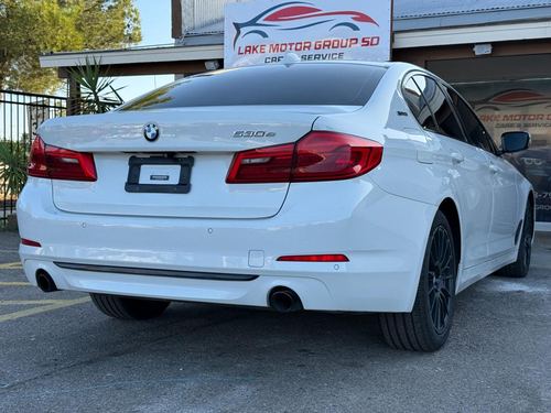 2019 BMW 530E — photo 10