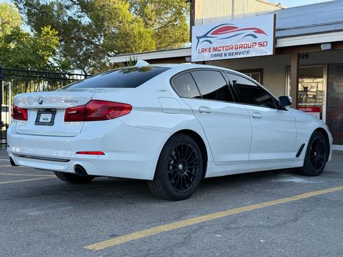 2019 BMW 530E — photo 11