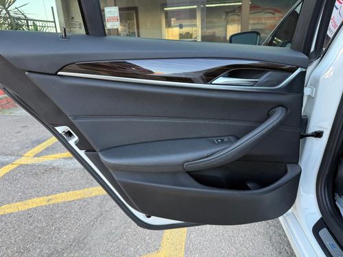 2019 BMW 530E — photo 17