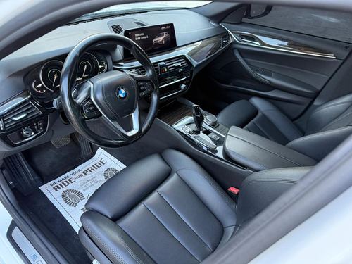 2019 BMW 530E — photo 21