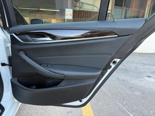 2019 BMW 530E — photo 22