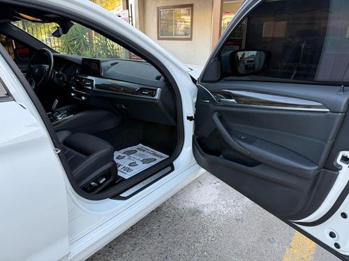 2019 BMW 530E — photo 25