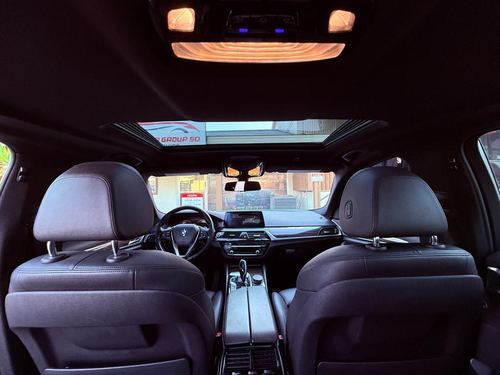 2019 BMW 530E — photo 28